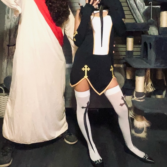 Bad Habit Nun Costume - Picture 12 of 12